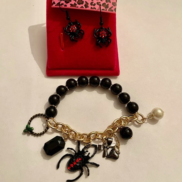 Betsy Johnson spider bracelet and earrings - Picture 2 of 8